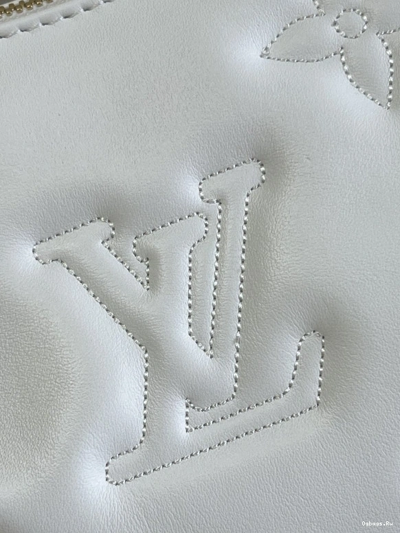 THE OVER VUITTON MOON LOUIS 0327